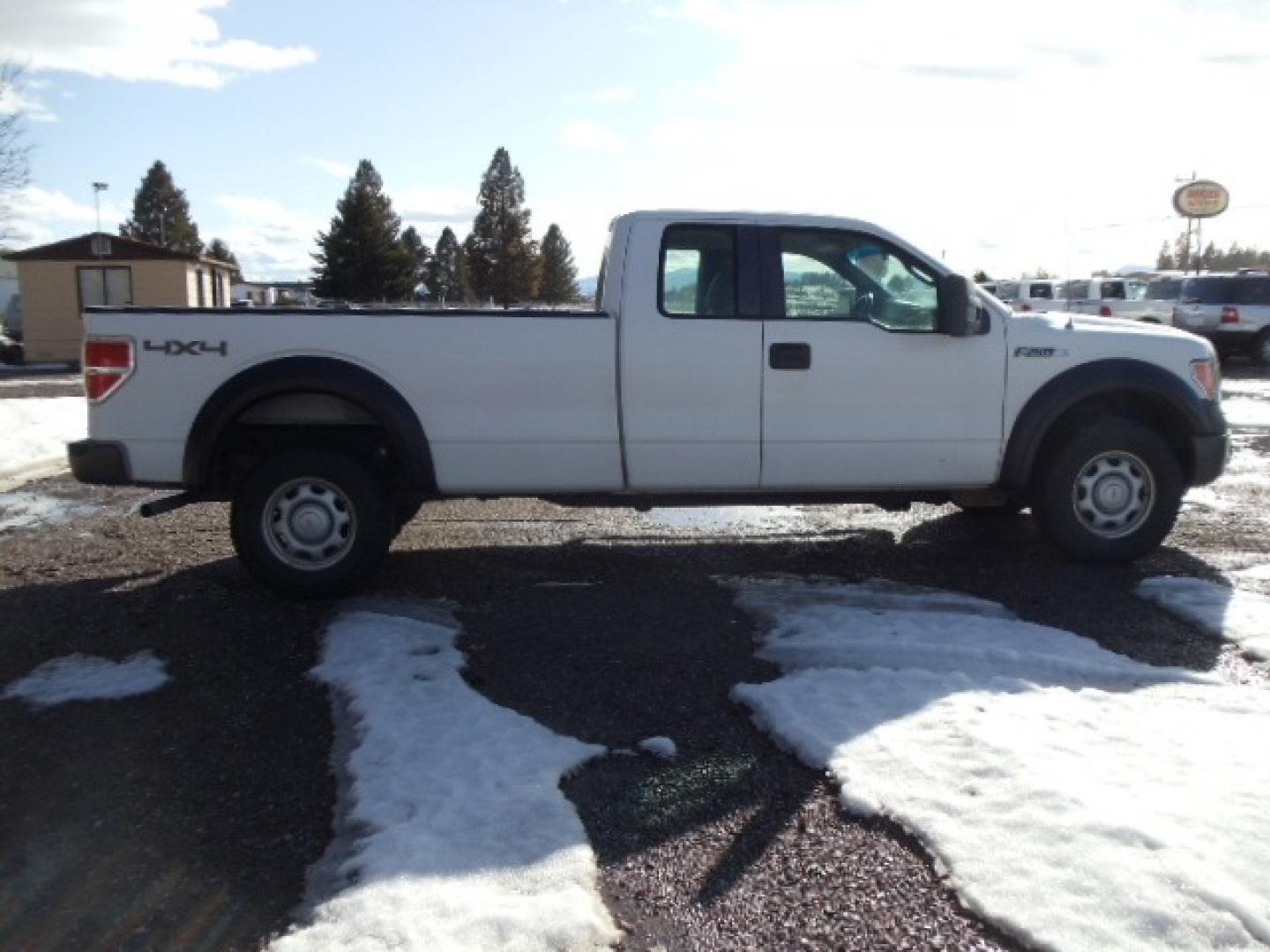 2010 White /Tan Ford F-150 XL (1FTVX1EV2AK) with an 5.4L V8 Gas engine, Automatic transmission, located at 5465 Highway 2 W., Columbia Falls, MT, 59912, (406) 892-4407, 48.352188, -114.240929 - Photo#9